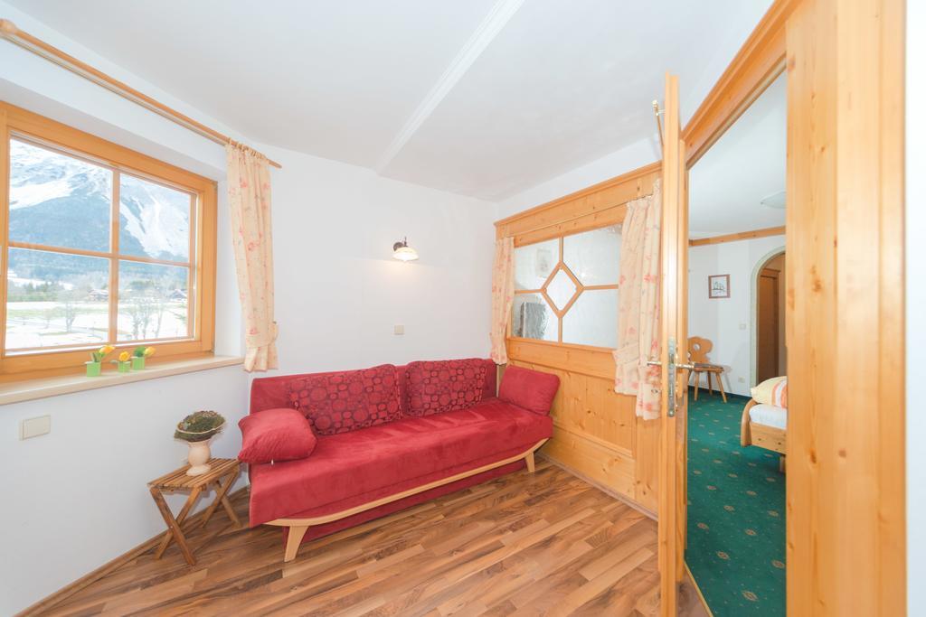 Landhaus Kirchgasser Ramsau am Dachstein Zimmer foto